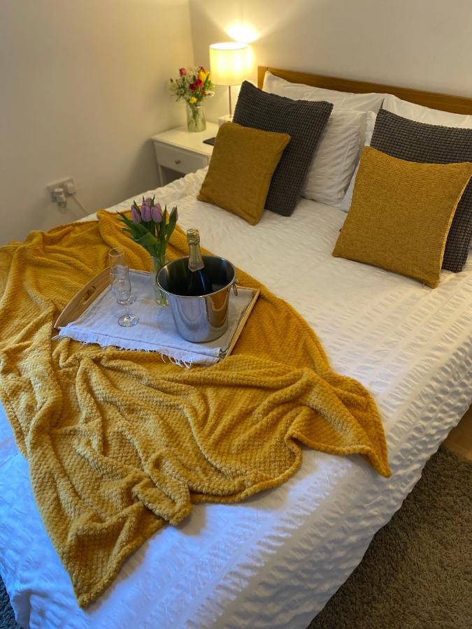 Guest Bedroom With King Size Bed In Brixton London Exterior foto