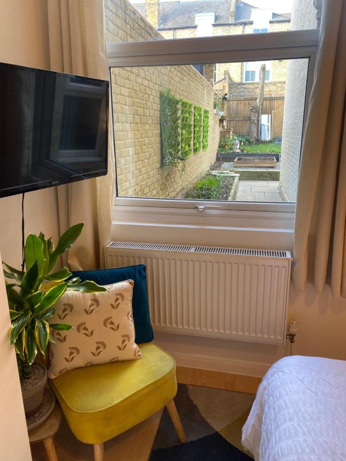 Guest Bedroom With King Size Bed In Brixton London Exterior foto