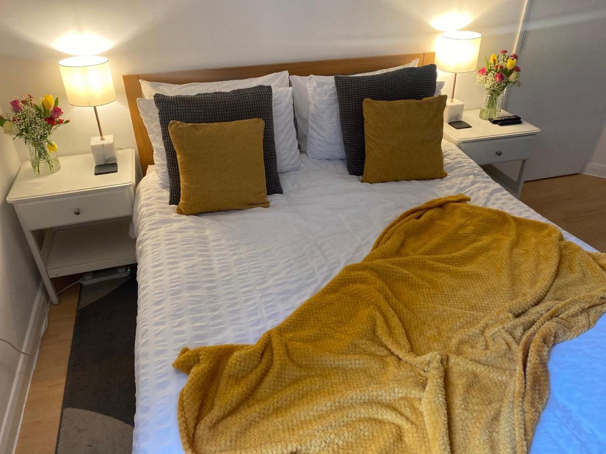 Guest Bedroom With King Size Bed In Brixton London Exterior foto